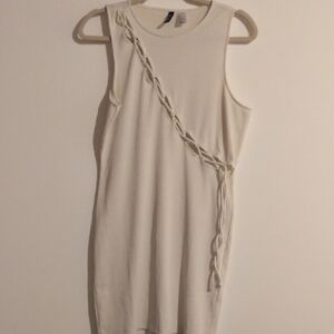 Elegant White Sleeveless Dress